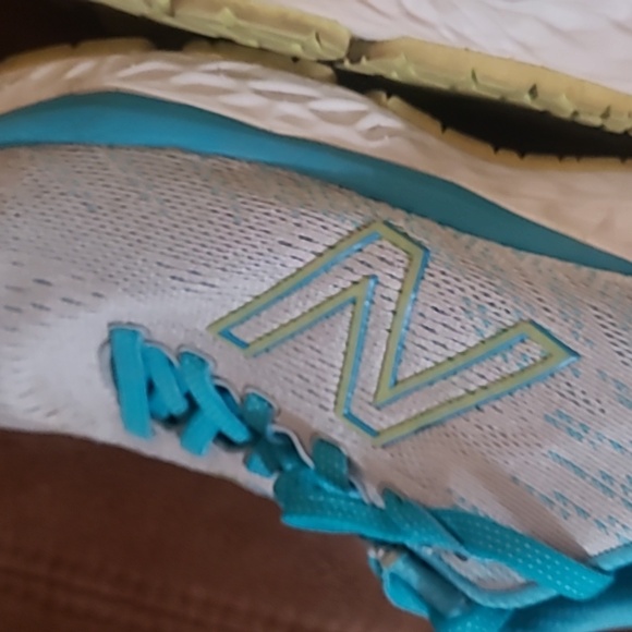 New Balance size 9 Fresh Foam - Picture 7 of 9